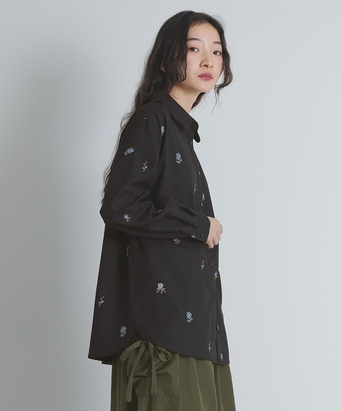 somari imagination(ソマリ イマジネーション)の「花柄刺繍シャツ(シャツ/ブラウス・レディース・ブラック/オフホワイト・1/2)」の10枚目の写真