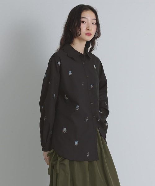 somari imagination(ソマリ イマジネーション)の「花柄刺繍シャツ(シャツ/ブラウス・レディース・ブラック/オフホワイト・1/2)」の11枚目の写真
