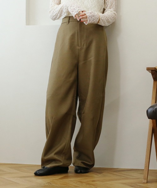 NOAHL(ノアル)の「【NOAHL】エステツイルカーブパンツ(その他パンツ・レディース・ベージュ/ブラック/アイボリー・FREE)」の1枚目の写真