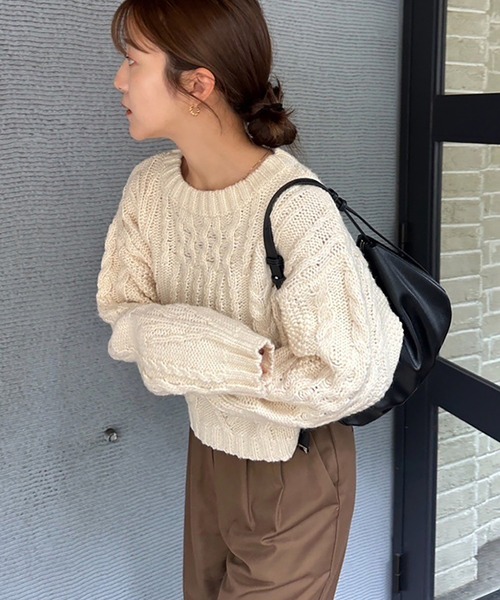 Stylevoice for xxx(スタイルヴォイスフォー)の「<yuiさんコラボ>ランダムケーブルショートニット(ニット/セーター・レディース・ブラック/グレー/オフホワイト・FREE)」の2枚目の写真