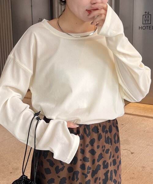 CIAOPANIC TYPY（チャオパニックティピー）の「サイドスリットシアーフロッキーベロア見えトップス（Tシャツ/カットソー・レディース・オフホワイト/グレー/ブラック/カーキ/キャメル/ブラウン・ONE SIZE）」の8枚目の写真