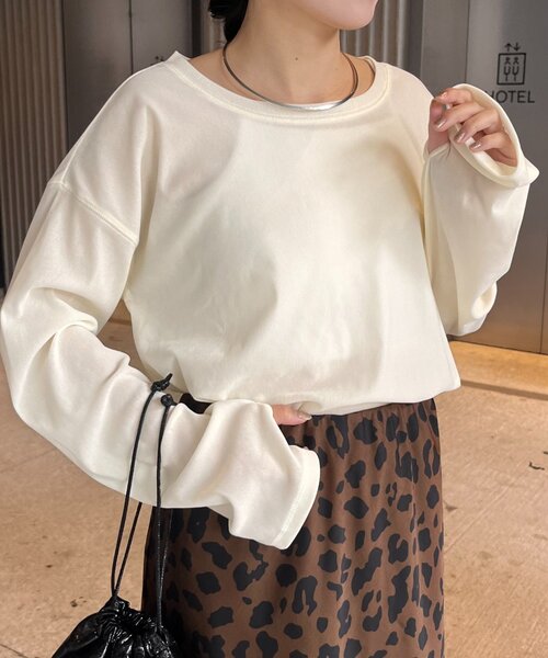 CIAOPANIC TYPY（チャオパニックティピー）の「サイドスリットシアーフロッキーベロア見えトップス（Tシャツ/カットソー・レディース・オフホワイト/グレー/ブラック/カーキ/キャメル/ブラウン・ONE SIZE）」の2枚目の写真