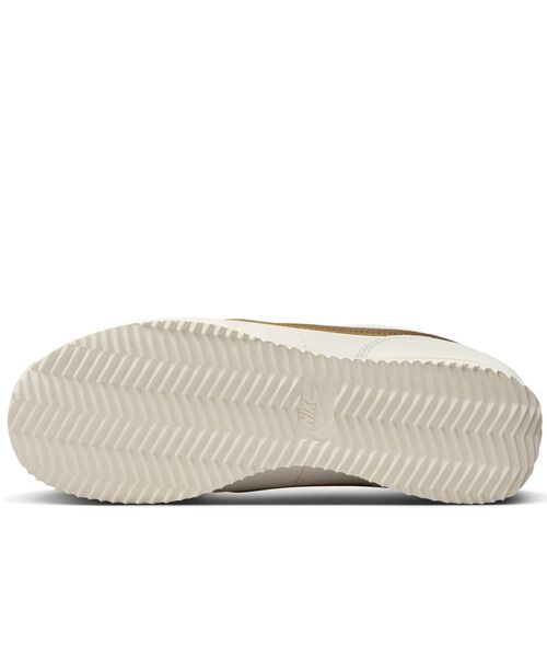 NIKE（ナイキ）の「ナイキ コルテッツ レザー ウィメンズシューズ / Nike Cortez Leather Women's Shoes DN1791-104 Sail（スニーカー・レディース・クリーム・23/24/25/26/27/28/22.5/24.5/23.5/22/29/28.5/25.5/26.5/27.5）」の6枚目の写真