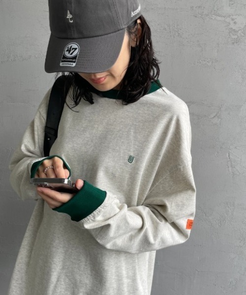 UNIVERSAL OVERALL（ユニバーサルオーバーオール）の「[UNIVERSAL OVERALL/ユニバーサルオーバーオール] 別注 ワンポイントロゴ刺繍 ロングスリーブTシャツ（Tシャツ/カットソー・レディース・ネイビー系/ブラック/サックスブルー/オートミール/ネイビー/ホワイト/ブラウン・S/M/L）」の2枚目の写真