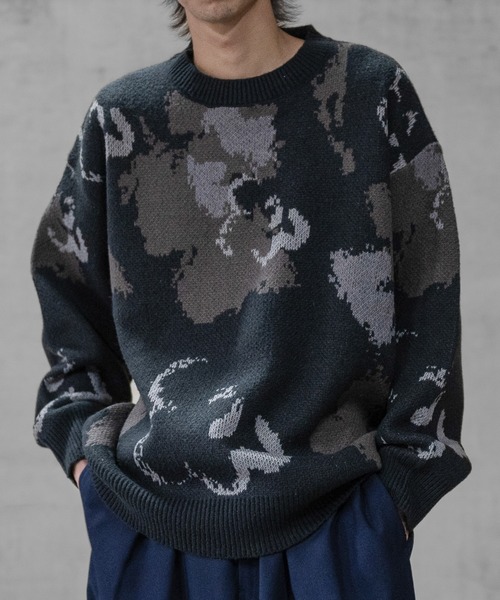 JOHN'S CLOSET(ジョンズクローゼット)の「【a】 ダブルジャガード オーバーサイズ フラワーグラデーションニット(ニット/セーター・メンズ・ブラック/ブルー・LARGE/MEDIUM)」の4枚目の写真