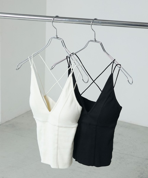 le ELMi（ルエルミ）の「V neck back cross rib camisole with cups / 深Vネック バッククロス カップ付きリブキャミソール（キャミソール・レディース・レッド/ブラウン/ネイビー/ブラック/アイボリー/チャコールグレー・FREE）」の7枚目の写真