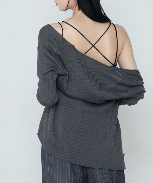 le ELMi（ルエルミ）の「V neck back cross rib camisole with cups / 深Vネック バッククロス カップ付きリブキャミソール（キャミソール・レディース・レッド/ブラウン/ネイビー/ブラック/アイボリー/チャコールグレー・FREE）」の10枚目の写真