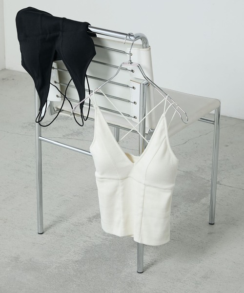 le ELMi（ルエルミ）の「V neck back cross rib camisole with cups / 深Vネック バッククロス カップ付きリブキャミソール（キャミソール・レディース・レッド/ブラウン/ネイビー/ブラック/アイボリー/チャコールグレー・FREE）」の21枚目の写真