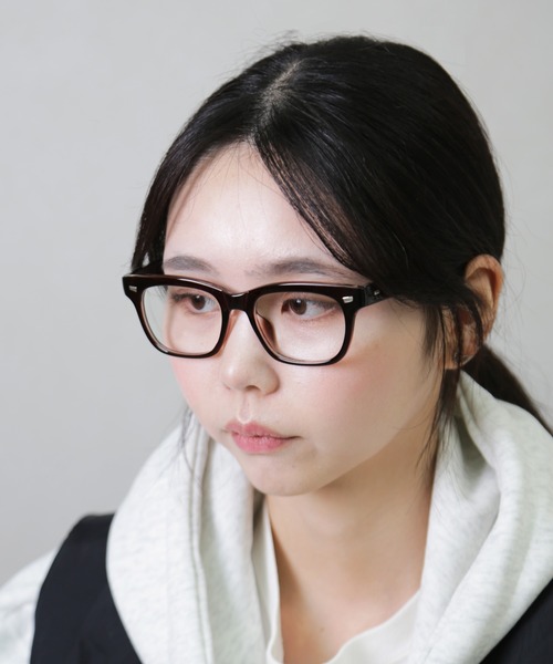 LINFA (リンファ)の「太めフレーム ウェリントン伊達メガネ(メガネ・レディース・ブラウン/ブラック/レオパード・FREE)」の4枚目の写真