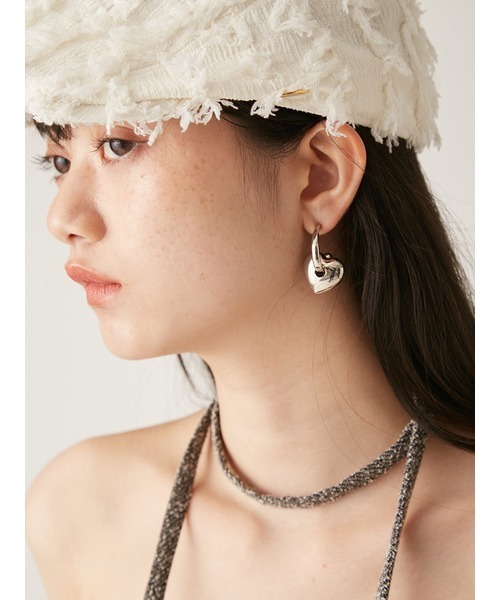 LILY BROWN(リリーブラウン)の「ハートピアス(ピアス(両耳用)・レディース・シルバー/ゴールド・FREE)」の2枚目の写真