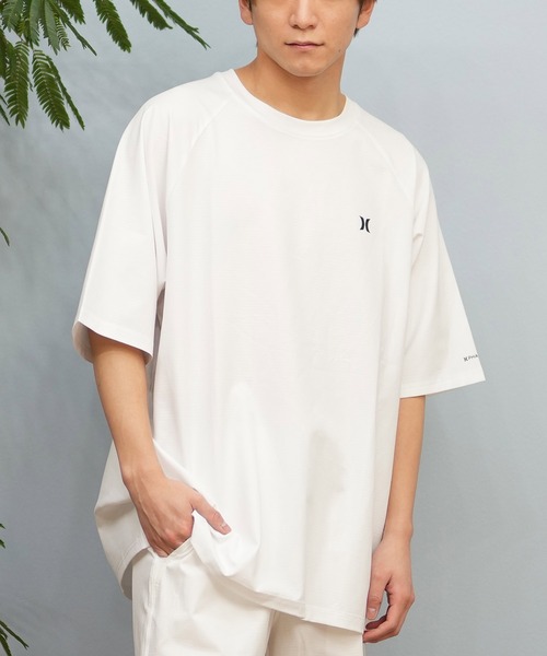 Hurley (ハーレー)の「Hurley/ハーレー 水着 ラッシュガード 半袖 Tシャツ 撥水 水陸両用 MUSS251089(ラッシュガード・メンズ・グレイッシュベージュ/ホワイト/ブラック/グレイッシュブルー・XL/L/M)」の1枚目の写真