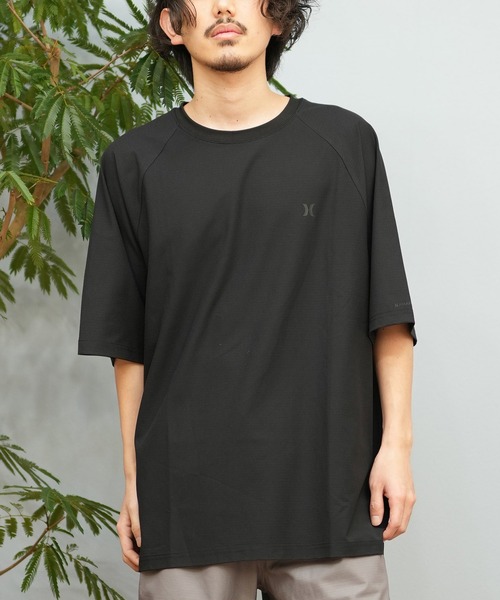 Hurley (ハーレー)の「Hurley/ハーレー 水着 ラッシュガード 半袖 Tシャツ 撥水 水陸両用 MUSS251089(ラッシュガード・メンズ・グレイッシュベージュ/ホワイト/ブラック/グレイッシュブルー・XL/L/M)」の2枚目の写真