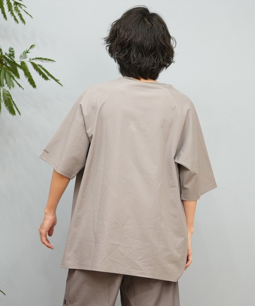 Hurley (ハーレー)の「Hurley/ハーレー 水着 ラッシュガード 半袖 Tシャツ 撥水 水陸両用 MUSS251089(ラッシュガード・メンズ・グレイッシュベージュ/ホワイト/ブラック/グレイッシュブルー・XL/L/M)」の20枚目の写真