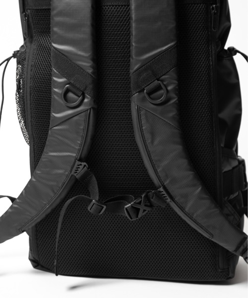 MAKAVELIC(マキャベリック)の「Unit Roll Top Mountain Backpack(バックパック/リュック・メンズ・ブラック・ONESIZE)」の10枚目の写真