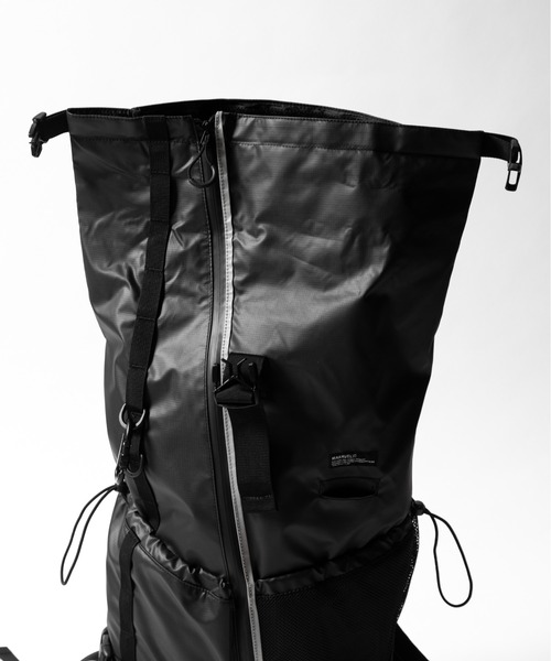 MAKAVELIC(マキャベリック)の「Unit Roll Top Mountain Backpack(バックパック/リュック・メンズ・ブラック・ONESIZE)」の11枚目の写真