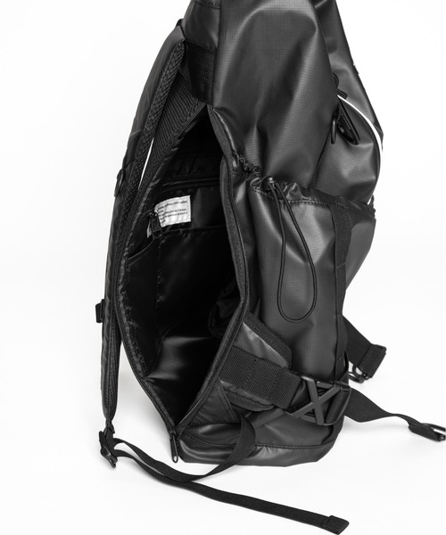 MAKAVELIC(マキャベリック)の「Unit Roll Top Mountain Backpack(バックパック/リュック・メンズ・ブラック・ONESIZE)」の13枚目の写真