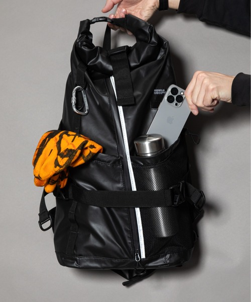 MAKAVELIC(マキャベリック)の「Unit Roll Top Mountain Backpack(バックパック/リュック・メンズ・ブラック・ONESIZE)」の18枚目の写真