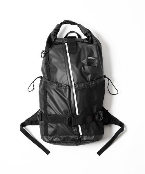 MAKAVELIC(マキャベリック)の「Unit Roll Top Mountain Backpack(バックパック/リュック・メンズ・ブラック・ONESIZE)」の2枚目の写真