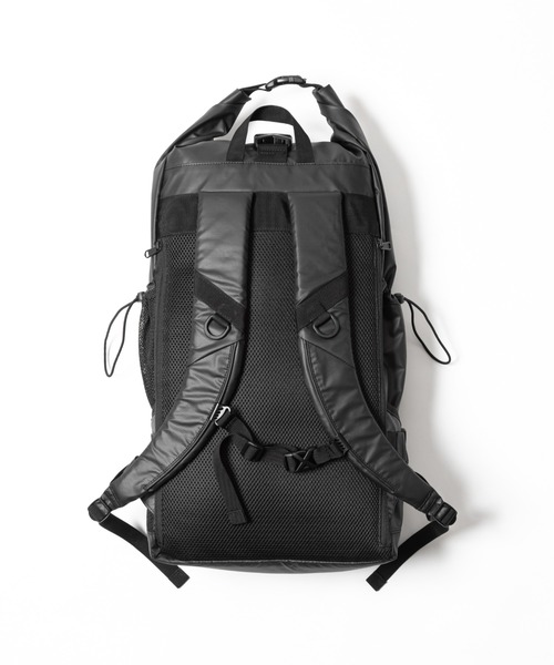 MAKAVELIC(マキャベリック)の「Unit Roll Top Mountain Backpack(バックパック/リュック・メンズ・ブラック・ONESIZE)」の3枚目の写真