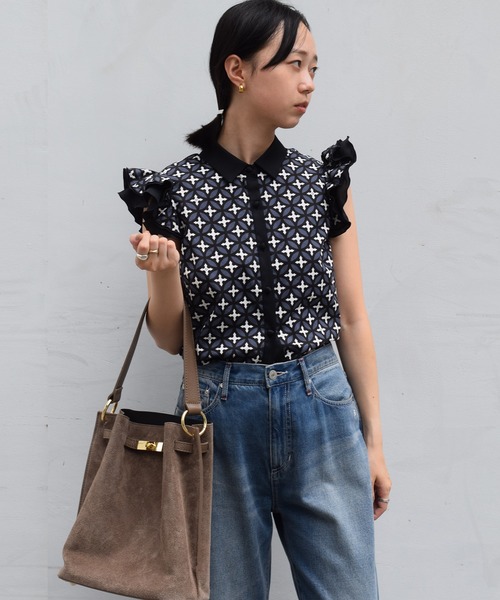 DRESSTERIOR(ドレステリア)の「◆【大人百花春号掲載 モデル美香さん着用】オーバーラップウィングスリーブブラウス(シャツ/ブラウス・レディース・ネイビー系/ベージュ系・34/36/38)」の1枚目の写真