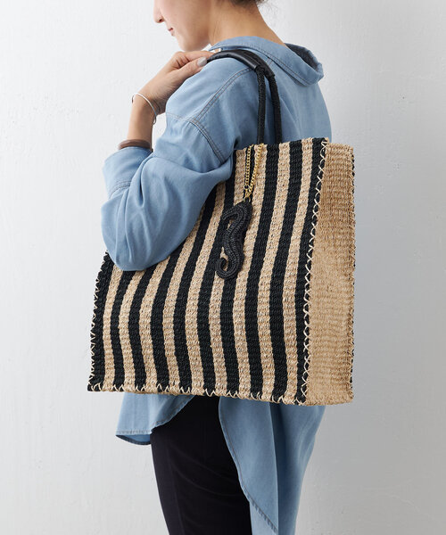 BEARDSLEY(ビアズリー)の「ラタンチャーム付きアバカトート(かごバッグ・レディース・ブロンズ/ブラック・FREE)」の13枚目の写真