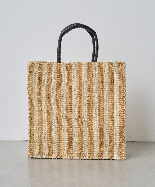 BEARDSLEY(ビアズリー)の「ラタンチャーム付きアバカトート(かごバッグ・レディース・ブロンズ/ブラック・FREE)」の4枚目の写真