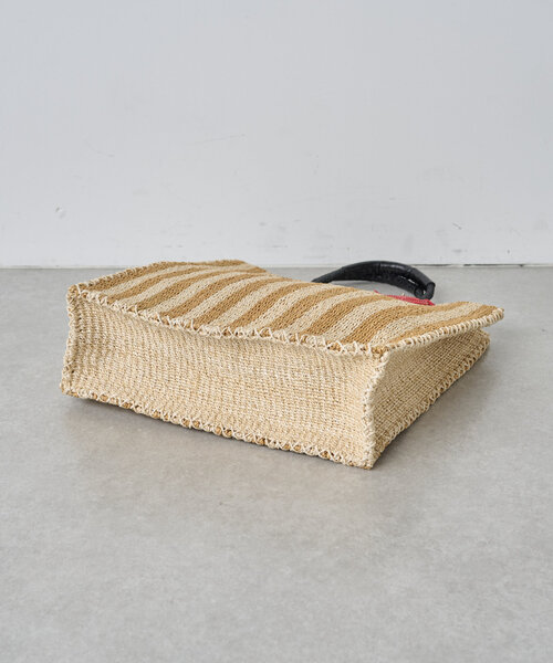 BEARDSLEY(ビアズリー)の「ラタンチャーム付きアバカトート(かごバッグ・レディース・ブロンズ/ブラック・FREE)」の5枚目の写真