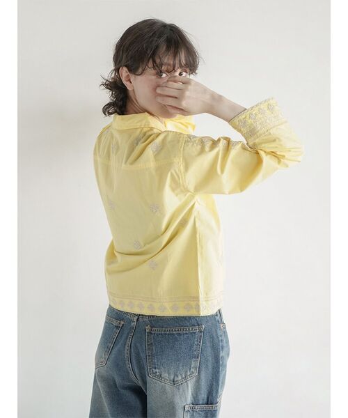 FIKA.(フィーカ)の「Ethnic embroidered shirt(シャツ/ブラウス・レディース・ブラック/オフホワイト/イエロー・MEDIUM)」の11枚目の写真
