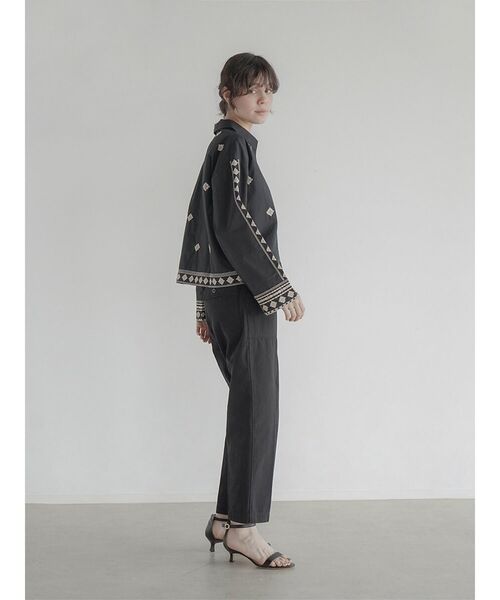 FIKA.(フィーカ)の「Ethnic embroidered shirt(シャツ/ブラウス・レディース・ブラック/オフホワイト/イエロー・MEDIUM)」の13枚目の写真