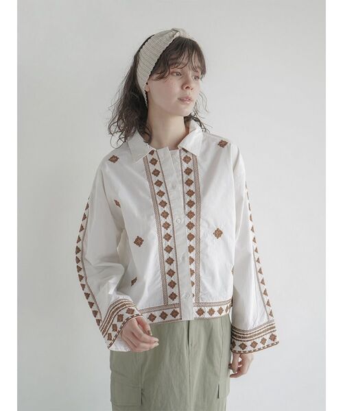 FIKA.(フィーカ)の「Ethnic embroidered shirt(シャツ/ブラウス・レディース・ブラック/オフホワイト/イエロー・MEDIUM)」の1枚目の写真