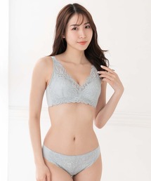 Sanei（サンエイ）の「【なめらかFITブラ】★累計販売数10万枚突破の人気商品！ノンワイヤーで締め付け感もなく快適な着心地◎脇高設計でしっかりサポート！（ブラジャー）」