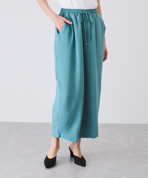 Jayro(ジャイロ)の「梨地マットサテンバレルレッグパンツ(その他パンツ・レディース・チャコールグレー/オフホワイト/ブルー/ブラック/ベージュ・M)」の5枚目の写真