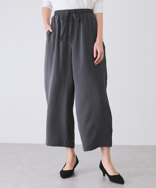 Jayro(ジャイロ)の「梨地マットサテンバレルレッグパンツ(その他パンツ・レディース・チャコールグレー/オフホワイト/ブルー/ブラック/ベージュ・M)」の14枚目の写真