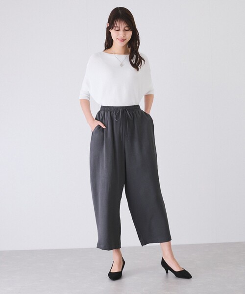 Jayro(ジャイロ)の「梨地マットサテンバレルレッグパンツ(その他パンツ・レディース・チャコールグレー/オフホワイト/ブルー/ブラック/ベージュ・M)」の17枚目の写真
