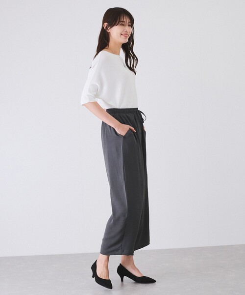 Jayro(ジャイロ)の「梨地マットサテンバレルレッグパンツ(その他パンツ・レディース・チャコールグレー/オフホワイト/ブルー/ブラック/ベージュ・M)」の18枚目の写真