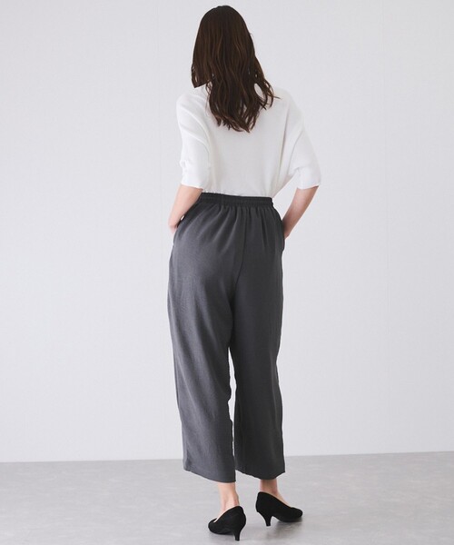 Jayro(ジャイロ)の「梨地マットサテンバレルレッグパンツ(その他パンツ・レディース・チャコールグレー/オフホワイト/ブルー/ブラック/ベージュ・M)」の20枚目の写真