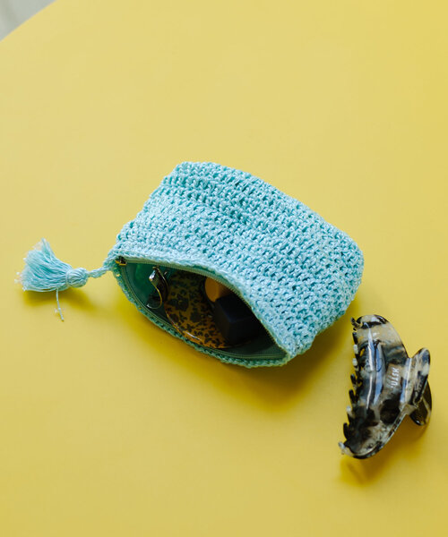 Kastane（カスタネ）の「【新色追加/4色展開】ラメクロシェポーチ（ポーチ・レディース・パープル/ブルー系その他/サーモンピンク/ホワイト・FREE）」の3枚目の写真