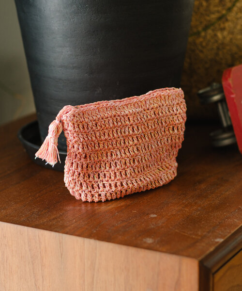 Kastane（カスタネ）の「【新色追加/4色展開】ラメクロシェポーチ（ポーチ・レディース・パープル/ブルー系その他/サーモンピンク/ホワイト・FREE）」の4枚目の写真