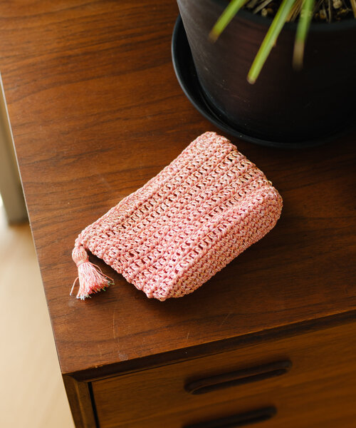 Kastane（カスタネ）の「【新色追加/4色展開】ラメクロシェポーチ（ポーチ・レディース・パープル/ブルー系その他/サーモンピンク/ホワイト・FREE）」の10枚目の写真