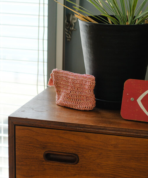 Kastane（カスタネ）の「【新色追加/4色展開】ラメクロシェポーチ（ポーチ・レディース・パープル/ブルー系その他/サーモンピンク/ホワイト・FREE）」の11枚目の写真