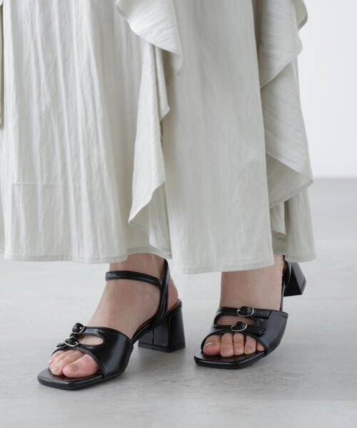 FREE'S MART(フリーズマート)の「◆ミニバックルサンダル(サンダル・レディース・レッド/ブラック/シルバー・SMALL/MEDIUM)」の1枚目の写真