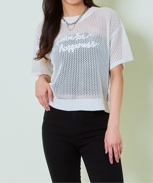 GORGE（ゴージ）の「《刺繍ロゴ×ざっくり編み》ショート丈プルオーバー（ニット/セーター・レディース・レッド/アイボリー/ブラック・F）」の2枚目の写真
