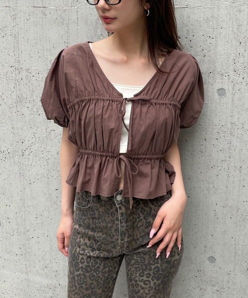 FOREVER 21（フォーエバー トゥエンティーワン）の「【2025SS】フロントリボンコットンパフブラウス（シャツ/ブラウス・レディース・オフホワイト/ブラック/ベージュ・FREE）」の3枚目の写真