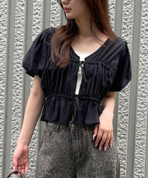 FOREVER 21（フォーエバー トゥエンティーワン）の「【2025SS】フロントリボンコットンパフブラウス（シャツ/ブラウス・レディース・オフホワイト/ブラック/ベージュ・FREE）」の2枚目の写真