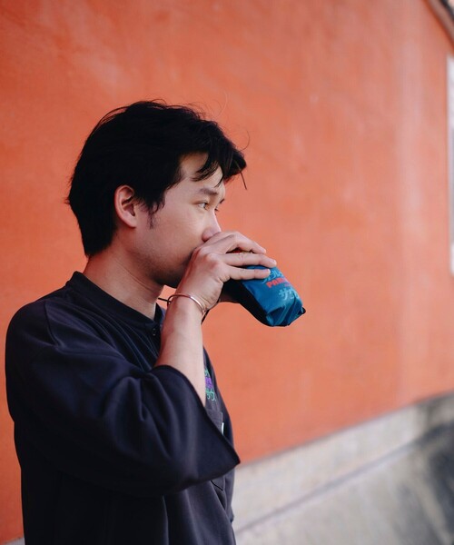 FREAK'S STORE（フリークスストア）の「PARIPARI × SAUVENIR × FREAK'S STORE/パリパリ × サウベニア × フリークスストア 別注 オールナイトサウナ クージーバッグ/ポーチ（ショルダーバッグ・メンズ・グリーン・ONE SIZE）」の10枚目の写真