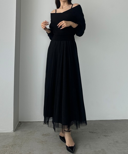 Louere(ルエレ)の「カシュクールニット+ラッフルチュールキャミワンピースSET(ワンピース・レディース・アイボリー/ブラック/チャコール・LARGE/MEDIUM/SMALL)」の5枚目の写真
