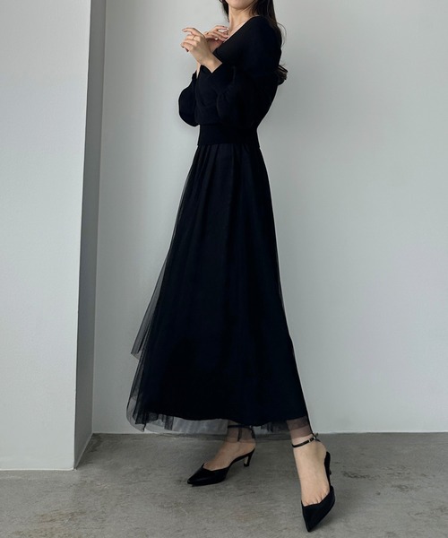 Louere(ルエレ)の「カシュクールニット+ラッフルチュールキャミワンピースSET(ワンピース・レディース・アイボリー/ブラック/チャコール・LARGE/MEDIUM/SMALL)」の6枚目の写真