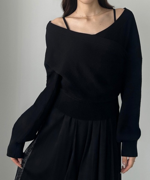 Louere(ルエレ)の「カシュクールニット+ラッフルチュールキャミワンピースSET(ワンピース・レディース・アイボリー/ブラック/チャコール・LARGE/MEDIUM/SMALL)」の7枚目の写真