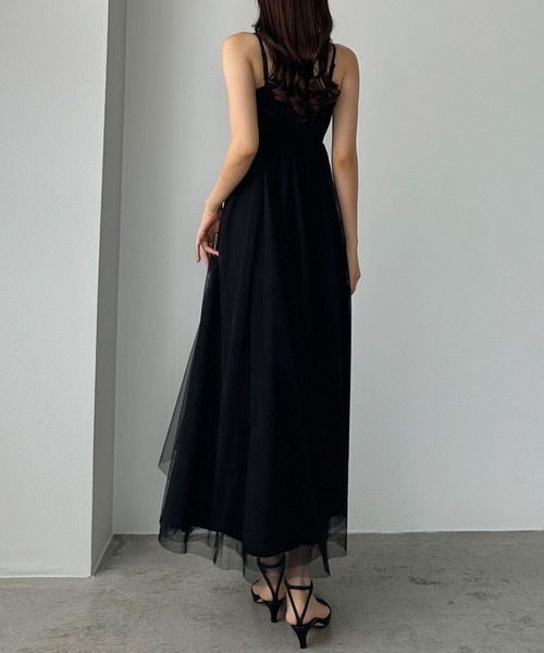 Louere(ルエレ)の「カシュクールニット+ラッフルチュールキャミワンピースSET(ワンピース・レディース・アイボリー/ブラック/チャコール・LARGE/MEDIUM/SMALL)」の10枚目の写真