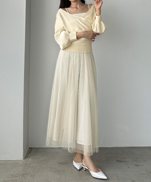 Louere(ルエレ)の「カシュクールニット+ラッフルチュールキャミワンピースSET(ワンピース・レディース・アイボリー/ブラック/チャコール・LARGE/MEDIUM/SMALL)」の12枚目の写真
